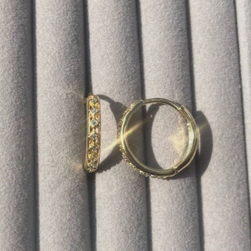 Argola Click Micro Zircônias Banhado a Ouro 18k