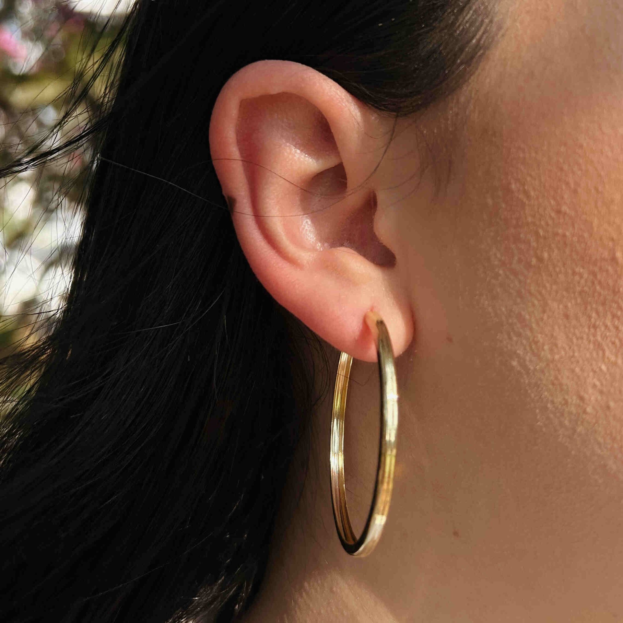 Argola Lisa Banhado a Ouro 18k