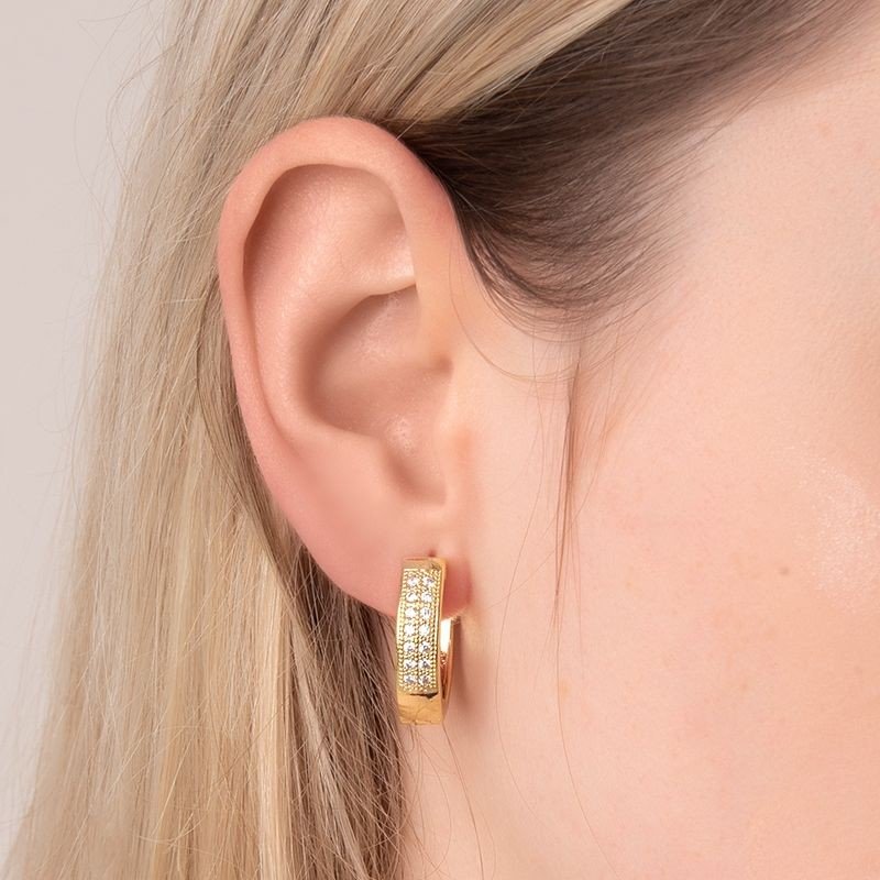 Argola Click Micro Zircônias Banhado a Ouro 18k
