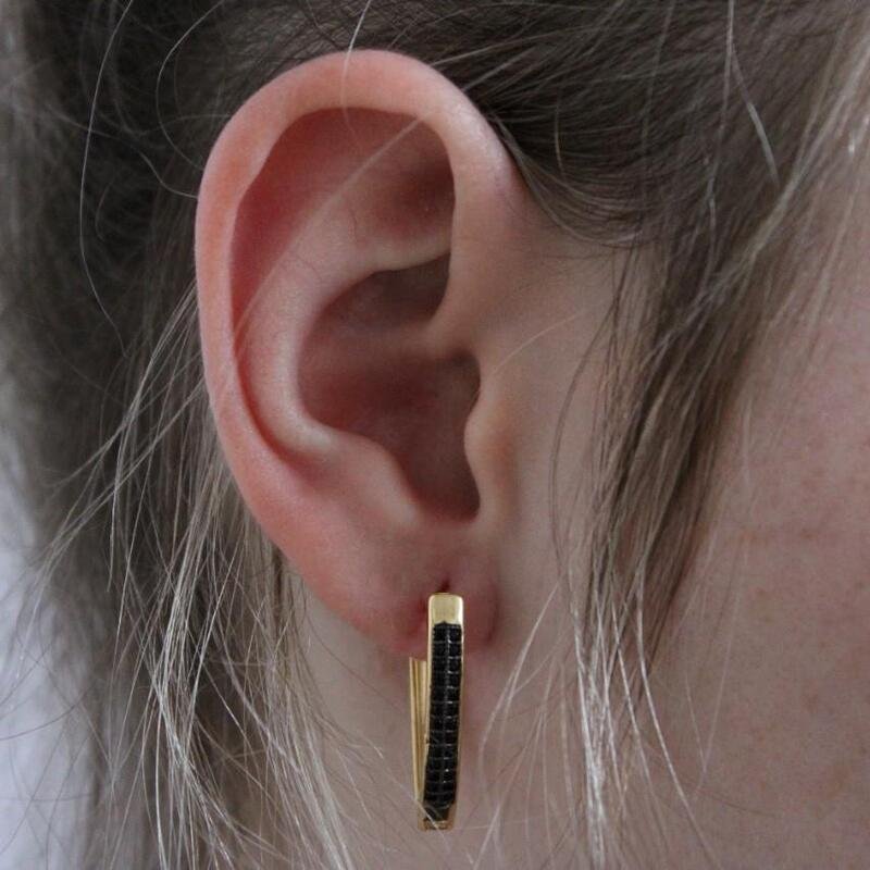 Brinco Click Micro Zircônia Negra Banhado a Ouro 18