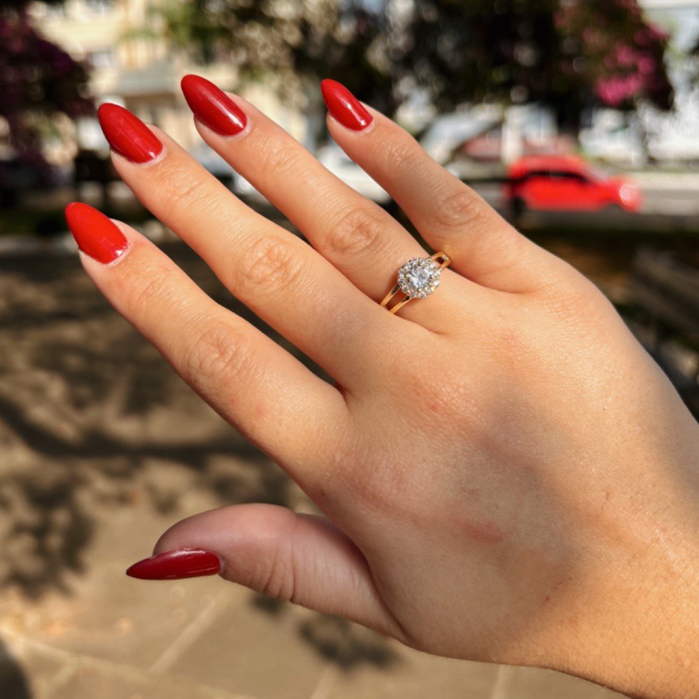 Anel Zircônia e Micros Zircônias Banhado a Ouro 18k