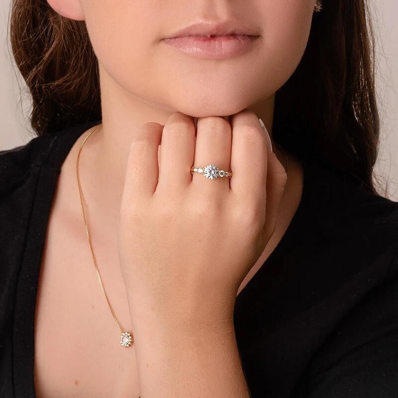 Anel Zircônia e Micro Zircônias Banhado a Ouro 18k