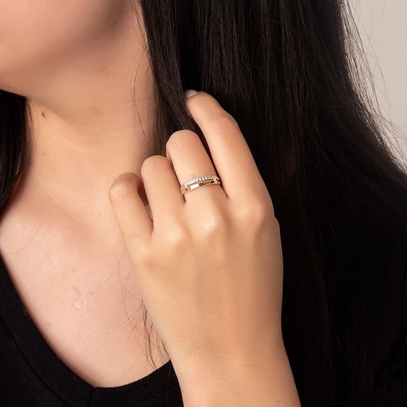 Anel Micro Zircônias e Filete de Ouro 10k Prata 925