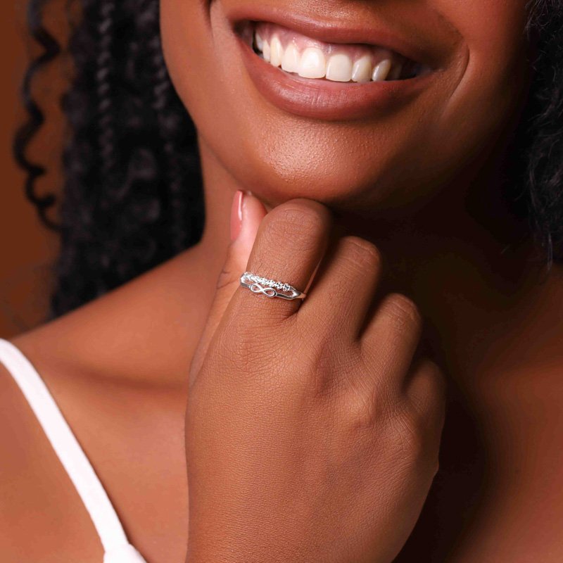 Anel Infinito e Micros Zircônias Prata 925