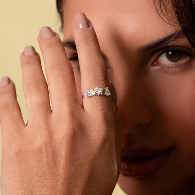 Anel Zircônia Triângulo Filete de Ouro e Prata 925