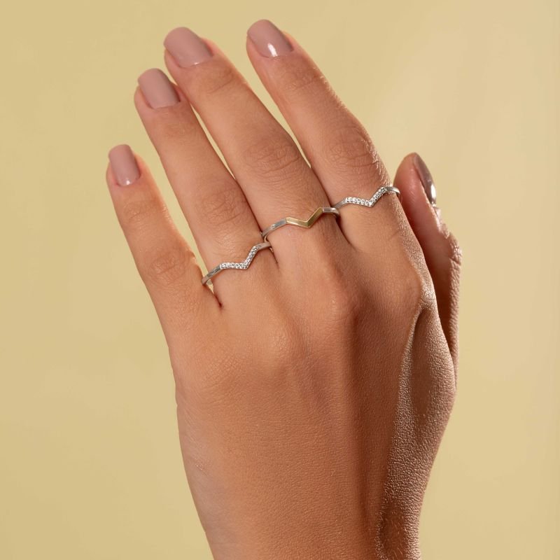 Anel Formato V Filete de Ouro e Prata 925